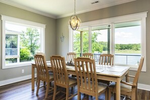 Dining - Waterway Haven: Family Friendly House Overlooking Intracoastal Waterway (Oak Island)