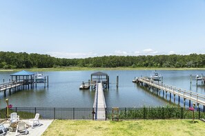 Marina - Waterway Haven: Family Friendly House Overlooking Intracoastal Waterway (Oak Island)