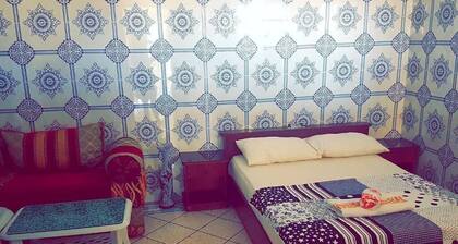 Joli studio au dernier étage + terrasse, petit budget