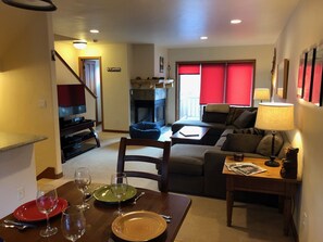 Smart-TV, Kamin, DVD-Player, Videothek