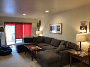 Smart-TV, Kamin, DVD-Player, Videothek