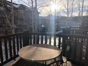 Outdoor dining - Location and amenities for that perfect family getaway. (Winter Park)
