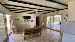 Unclassified image, 2 of 8, button - Jurien Bay View Bungalows - Island View 7, 8 Hill Street (Jurien Bay)