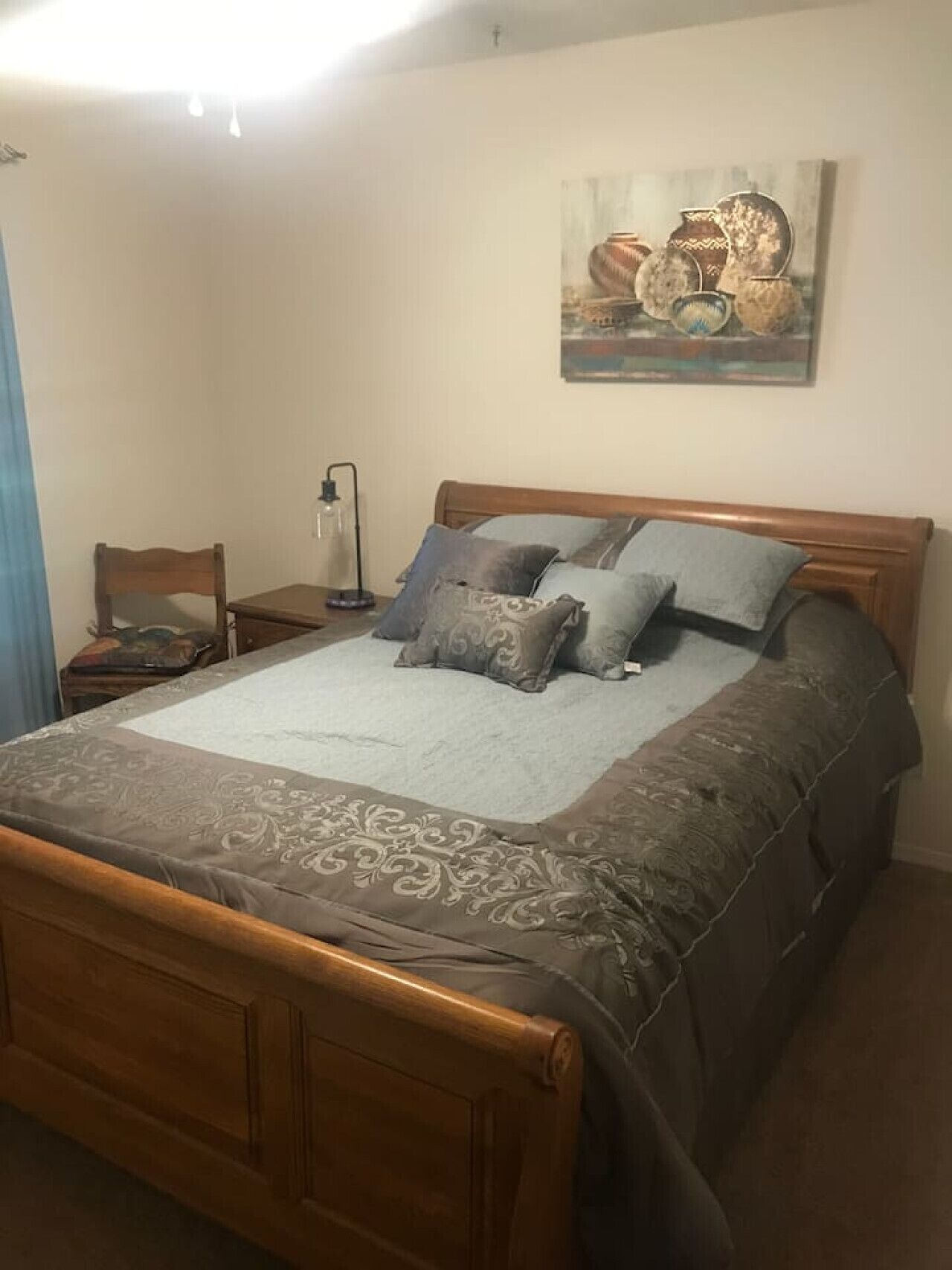 2 bedrooms, desk, iron/ironing board, travel crib