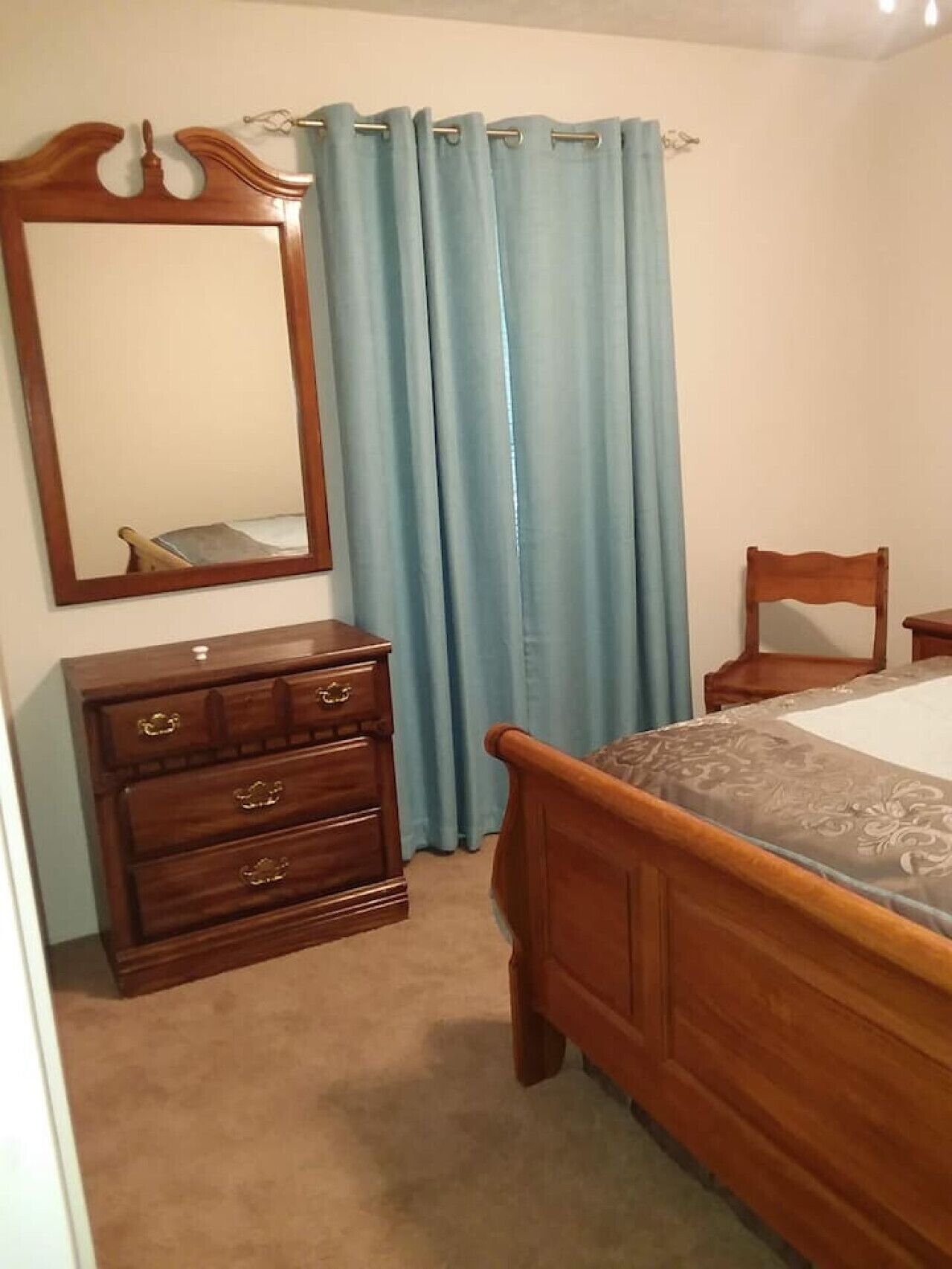 2 bedrooms, desk, iron/ironing board, travel crib