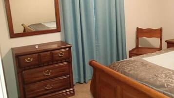 2 bedrooms, desk, iron/ironing board, travel crib