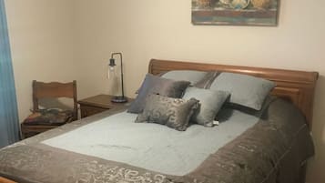 2 bedrooms, desk, iron/ironing board, travel crib