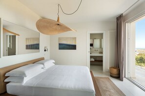 3 bedrooms, in-room safe, iron/ironing board, free WiFi