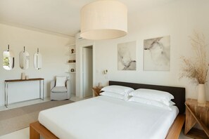 3 bedrooms, in-room safe, iron/ironing board, free WiFi