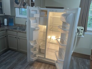 Interior - 2 Bedroom Cabin-Next to Silver Dollar City (Branson)