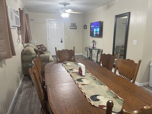 Dining - 2 Bedroom Cabin-Next to Silver Dollar City (Branson)