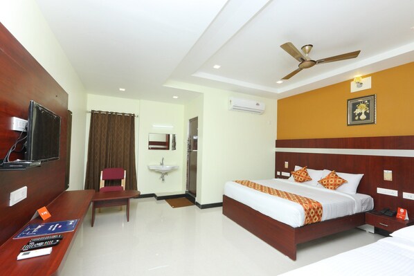 Pillow-top beds, individually decorated, individually furnished, desk - Hotel Ramcharan Residency (Tirupati)