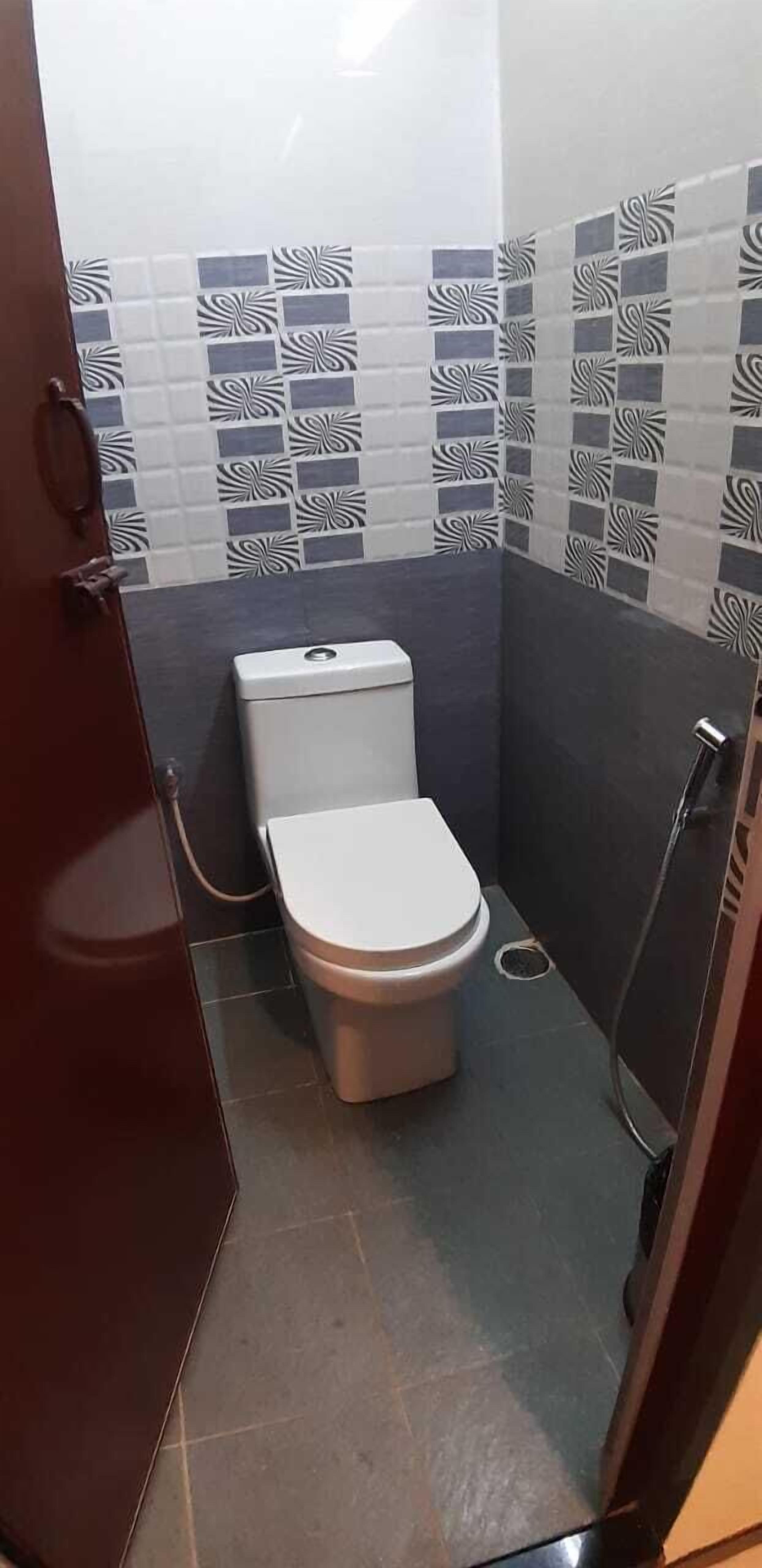 shower, rainfall showerhead, free toiletries, dressing gowns