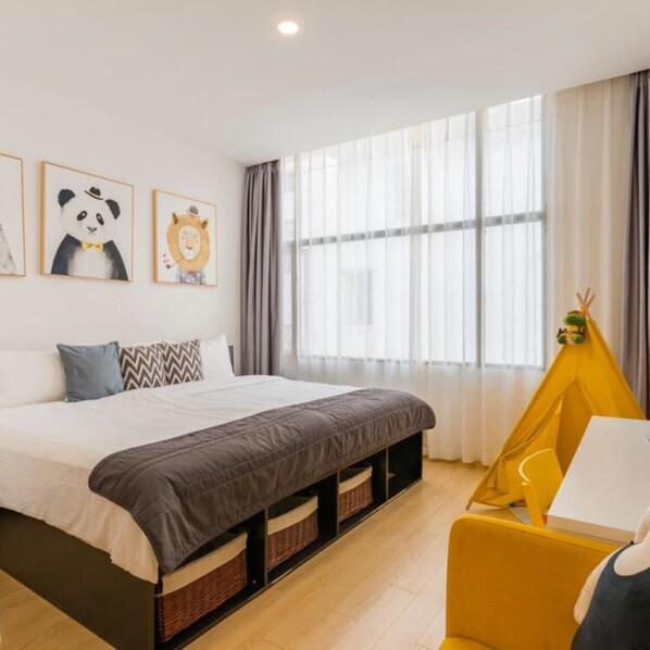 Comfort Double Room (Mainland Chinese Citizen Only) | Desk, blackout drapes, free WiFi - Floral Hotel Stay Along Shanghai (Shanghai)