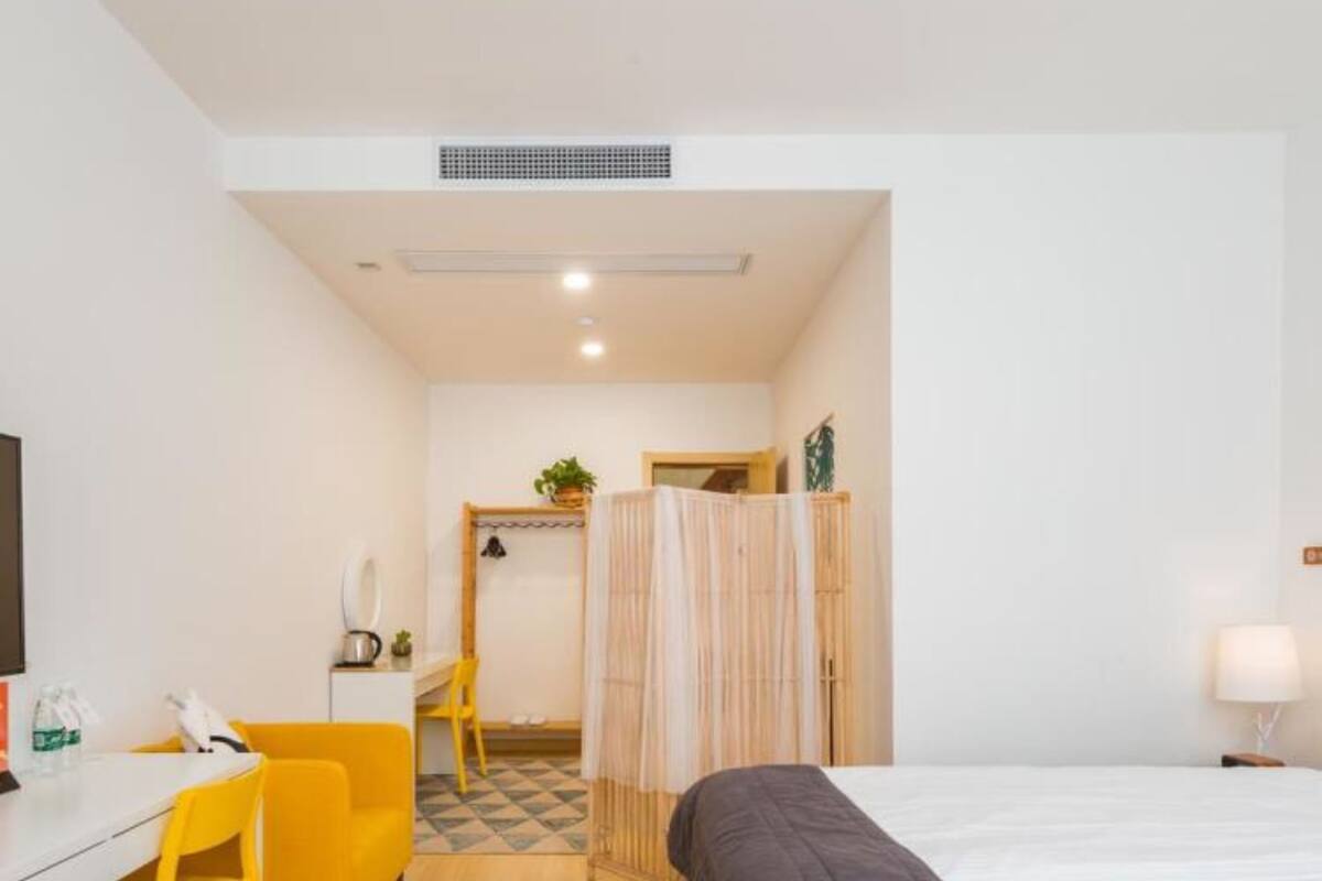 1 bedroom, desk, blackout drapes, free WiFi