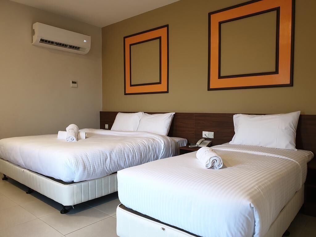 Family Suite | In-room safe, desk, blackout curtains, soundproofing