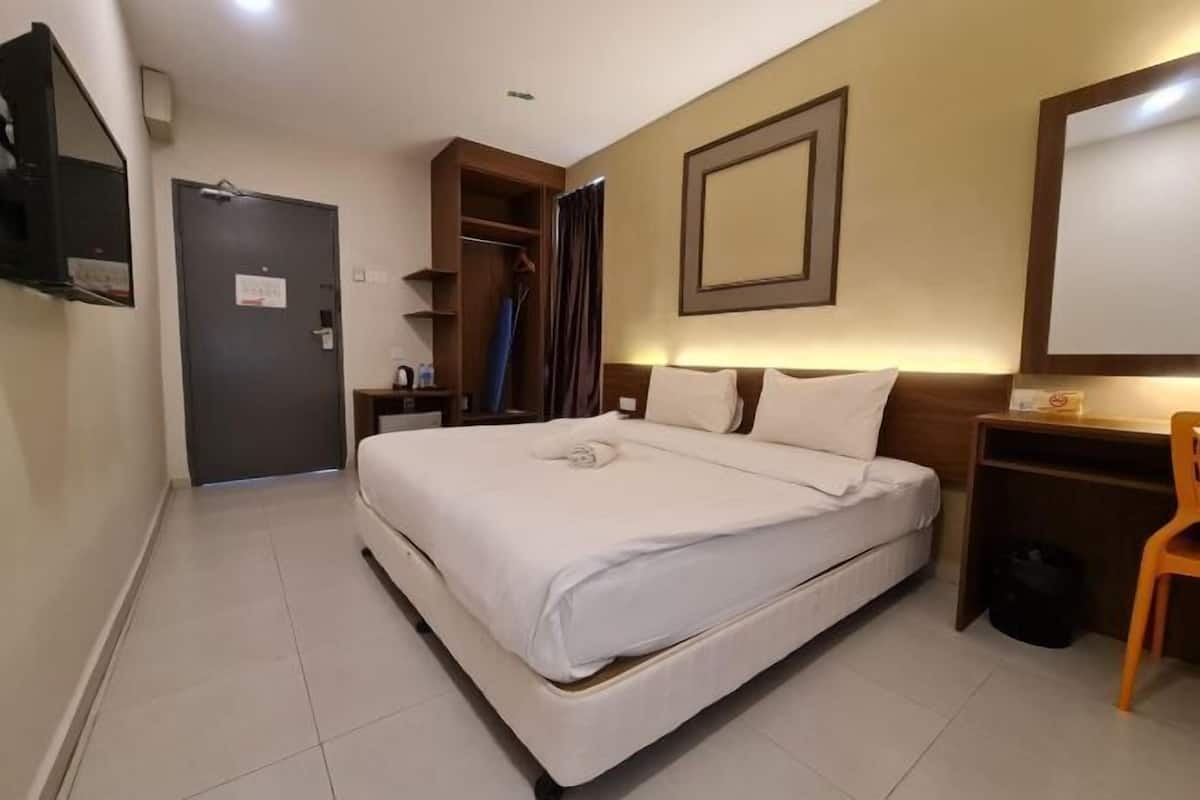 In-room safe, desk, blackout drapes, soundproofing