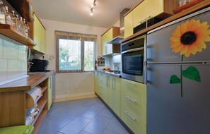 Kühlschrank, Mikrowelle, Herdplatte, Geschirrspüler