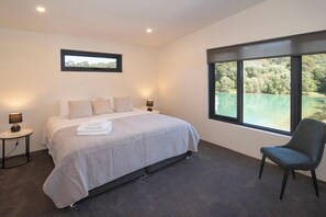 3 bedrooms, iron/ironing board, internet