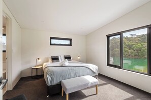 3 bedrooms, iron/ironing board, internet