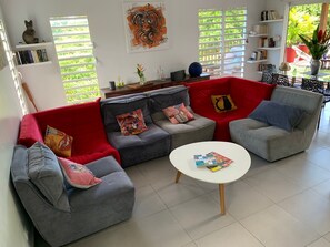 TV - VILLA CAZARAMEL, Family Haven of Peace (Le Gosier)