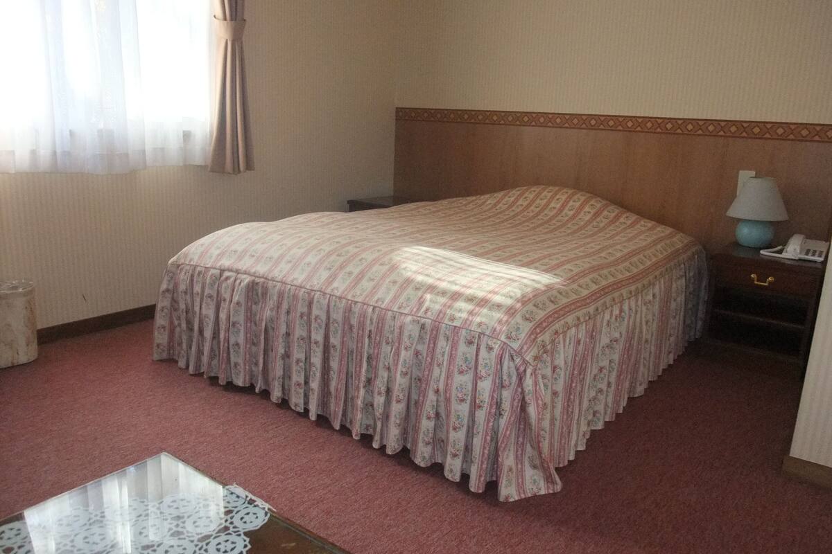 Double Room | Free WiFi, bed sheets