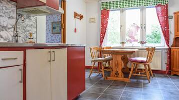 冷蔵庫、オーブン、コンロ、コーヒー / ティーメーカー