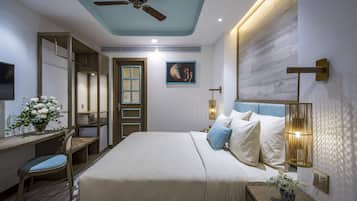 Superior-dobbeltværelse - 1 queensize-seng (Internal Window + Free Afternoon Tea) | 1 soveværelse, minibar, pengeskab på værelset, skrivebord