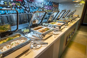 Café da manhã com buffet todos os dias mediante uma taxa