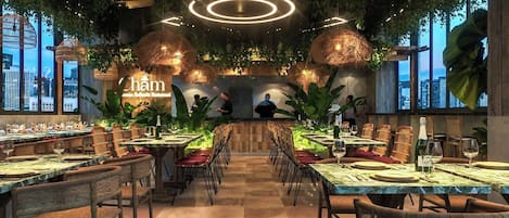 Breakfast, lunch, dinner served; Fusion cuisine