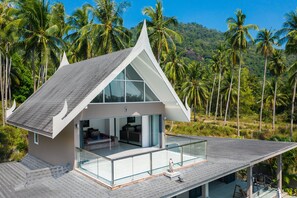 Terrace/patio - Palatial 3 bedroom villa (Lamai)