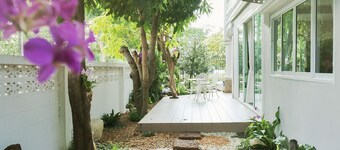 Private garden view house near famous temple