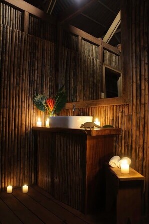 Dortoir partagé Standard, mixte | Salle de bain | Douche, serviettes fournies, savon