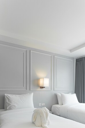 Habitació amb dos llits individuals superior | Minibar, caixa forta a l'habitació i cortines opaques 