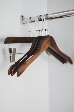 Superior tweepersoonskamer | Een minibar, een kluis op de kamer, verduisterende gordijnen