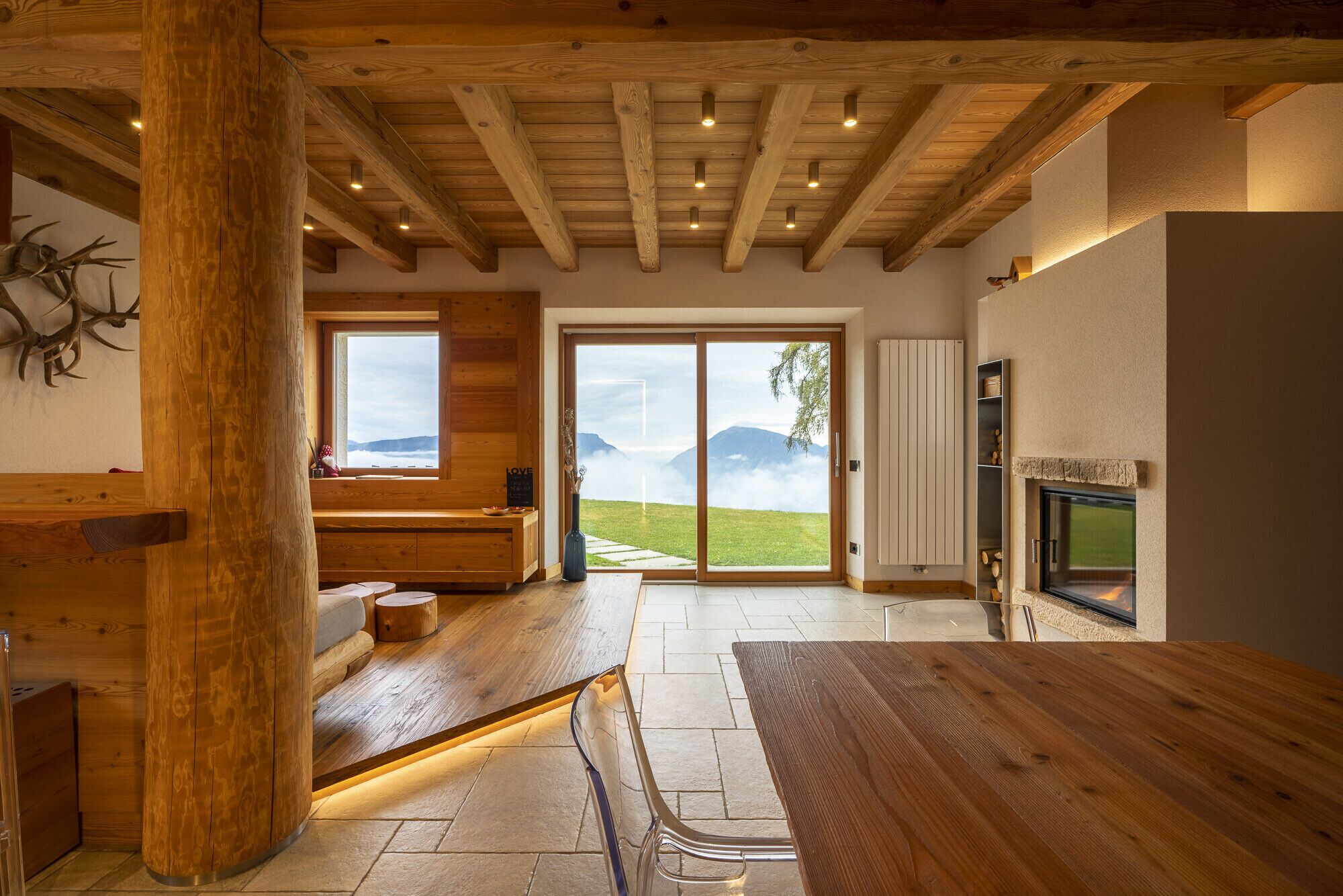 Télévision, cheminée