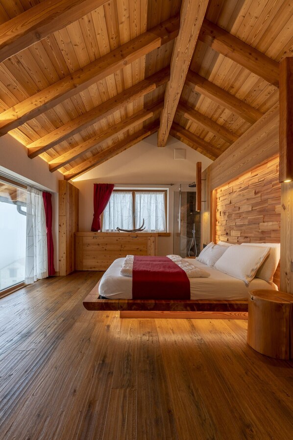 2 bedrooms, in-room safe, free WiFi, bed sheets