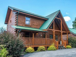 Exterior - Relaxing bear  Self-Checkin/PoolTbl/Theatre/HotTub (Pigeon Forge)