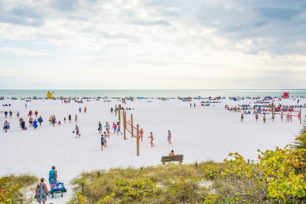 Beach nearby - Mid-Century Private Garden Villa on Siesta Key (Sarasota)