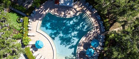 Piscina all'aperto, una piscina riscaldata