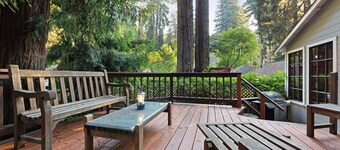 Sweet, dog-friendly cottage in the redwoods with river beach access & fireplace