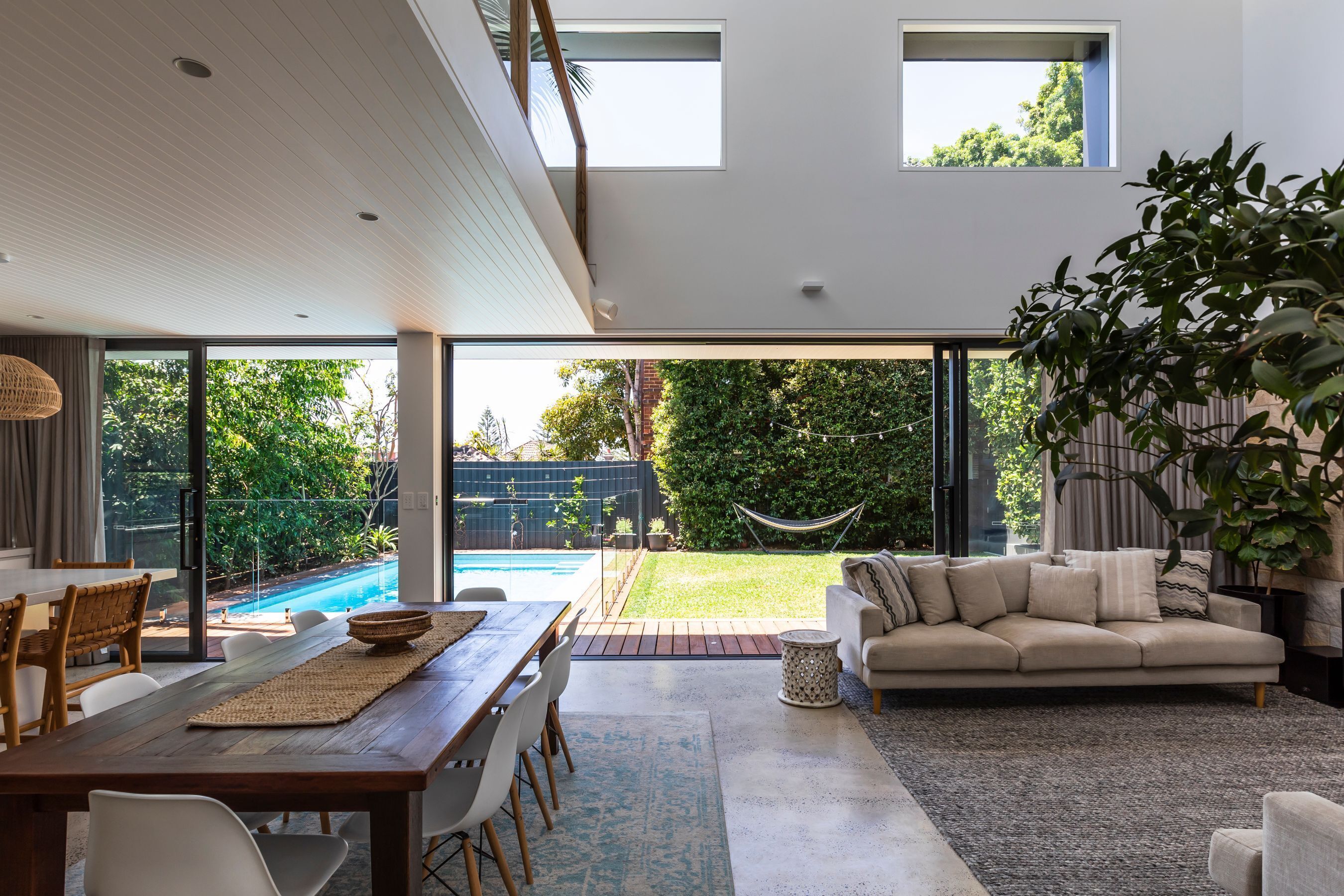 Luxury Villas Clovelly Pool Escape (Walk to the beach) — image 9