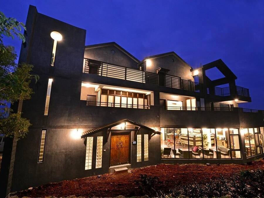 Facciata della struttura - sera/notte