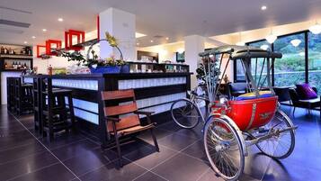 Café da manhã com pratos da culinária local grátis todos os dias