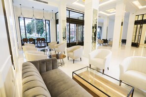 Lobby sitting area - Thaisun Bangkok Hotel (Bangkok)