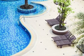 Außenpool, Liegestühle