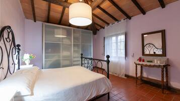 5 Schlafzimmer, Reisekinderbett, kostenloses WLAN, Bettwäsche