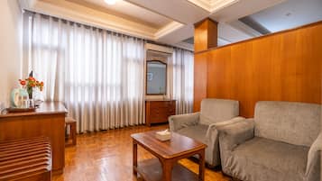 Suite, 1 Bedroom | 1 bedroom, individually furnished, desk, laptop workspace