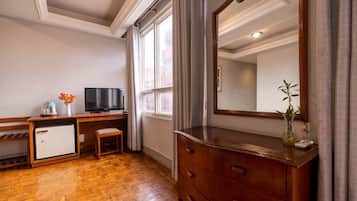 スイート 1 ベッドルーム | 客室ごとに異なるインテリア、デスク、ノートパソコン用作業スペース、WiFi (無料)