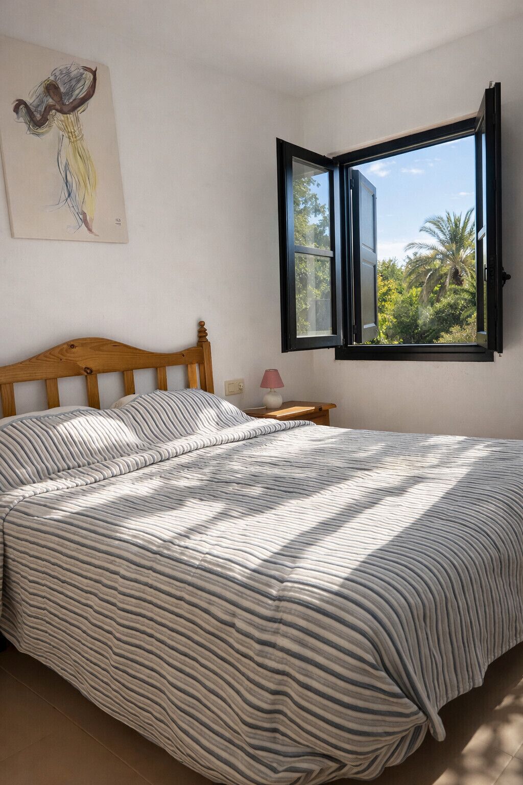 2 slaapkamers, een strijkplank/strijkijzer, gratis wifi, beddengoed